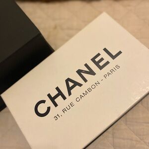 CHANEL White and Black Logo Box